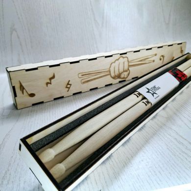 Подарунковий футляр для барабанних паличок StarSticks з принтом — стильна упаковка для справжнього барабанщика