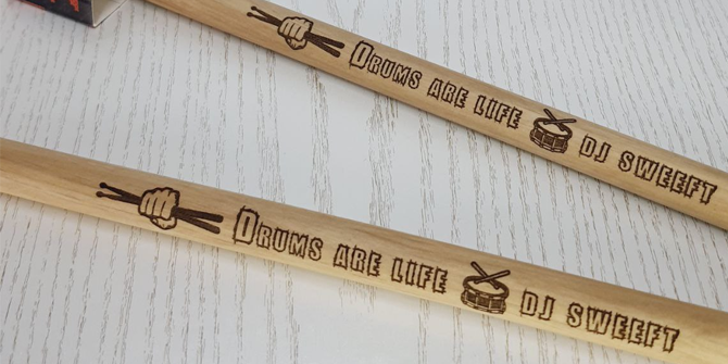 Geschenk f&uuml;r Schlagzeuger | Personalisierte Drumsticks mit Gravur, Hornbeam ✅